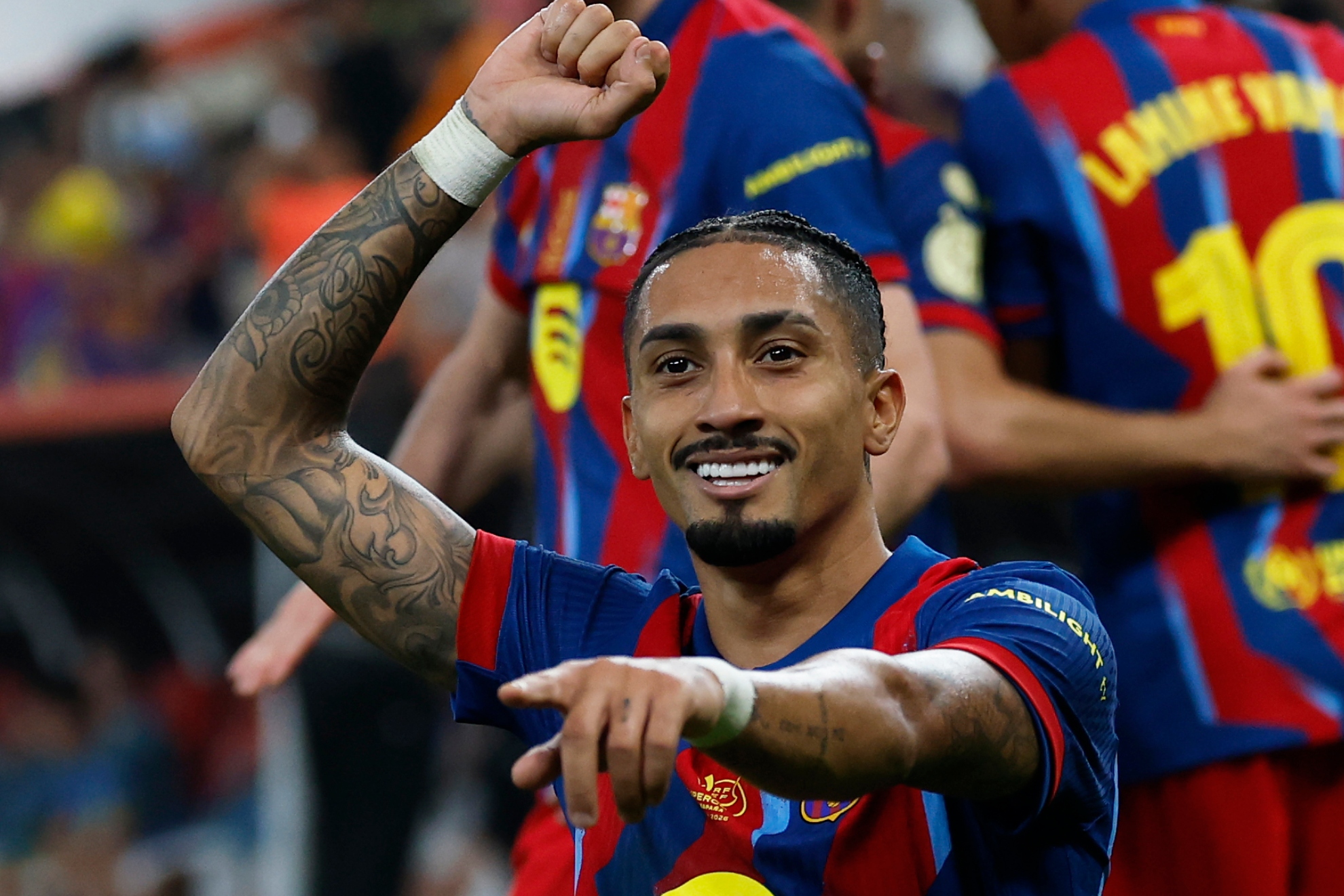 Raphinha, celebra un gol.