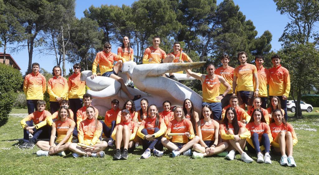 Los 32 relevistas españoles concentrados en el CAR de Sant Cugat que prepararon los World Relays de Gaborone.