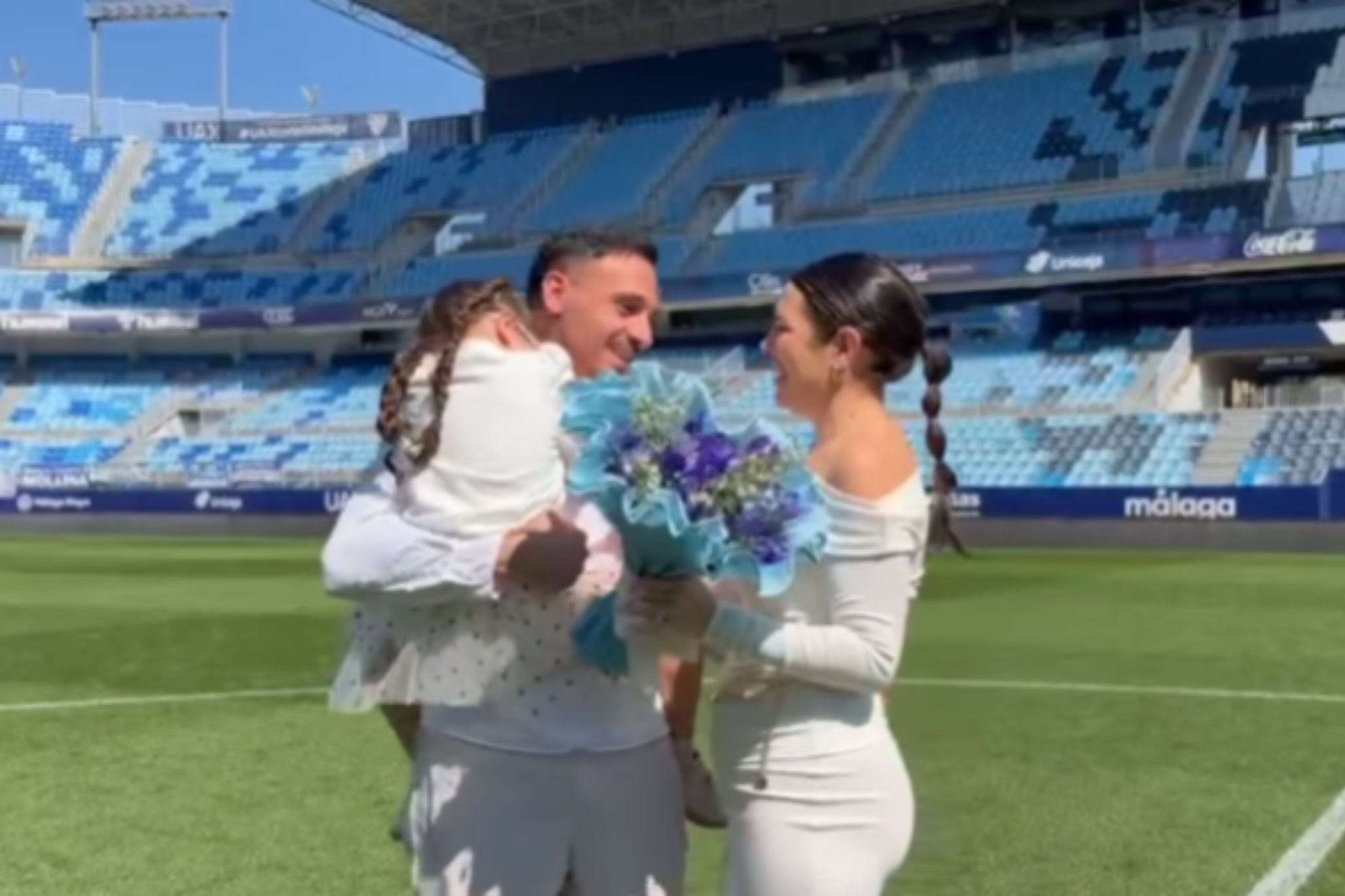 Alfonso Herrero en La Rosaleda revela el sexo de su hijo