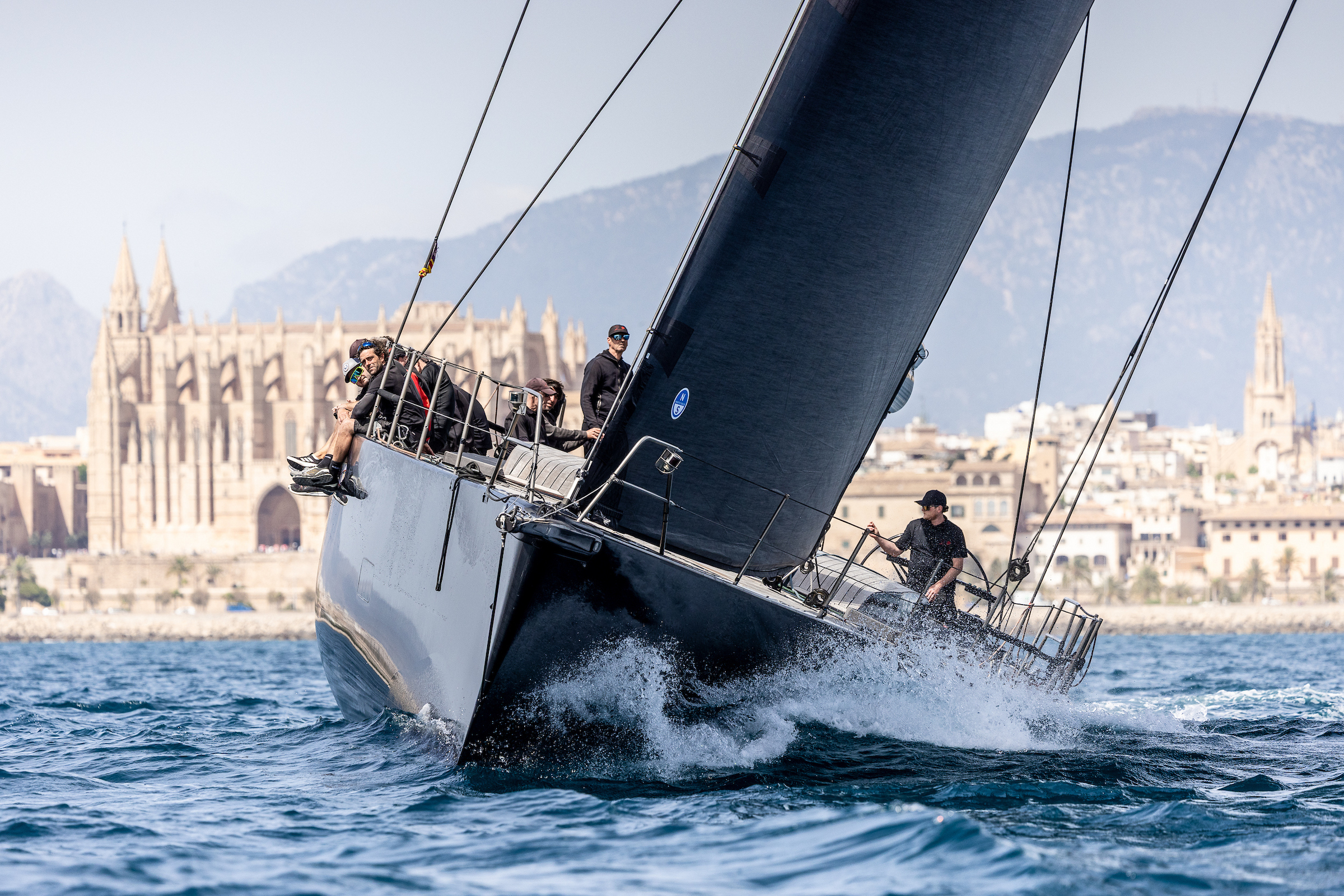 El Maxi Rose entrenando hoy en la bahía.