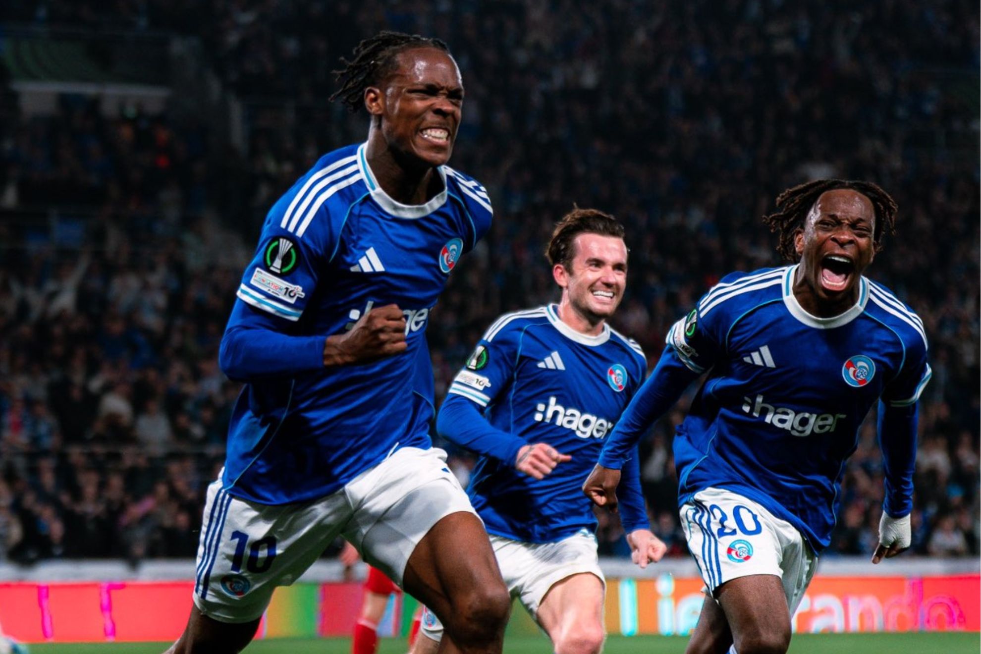 Los jugadores del Estrasburgo festejan un gol