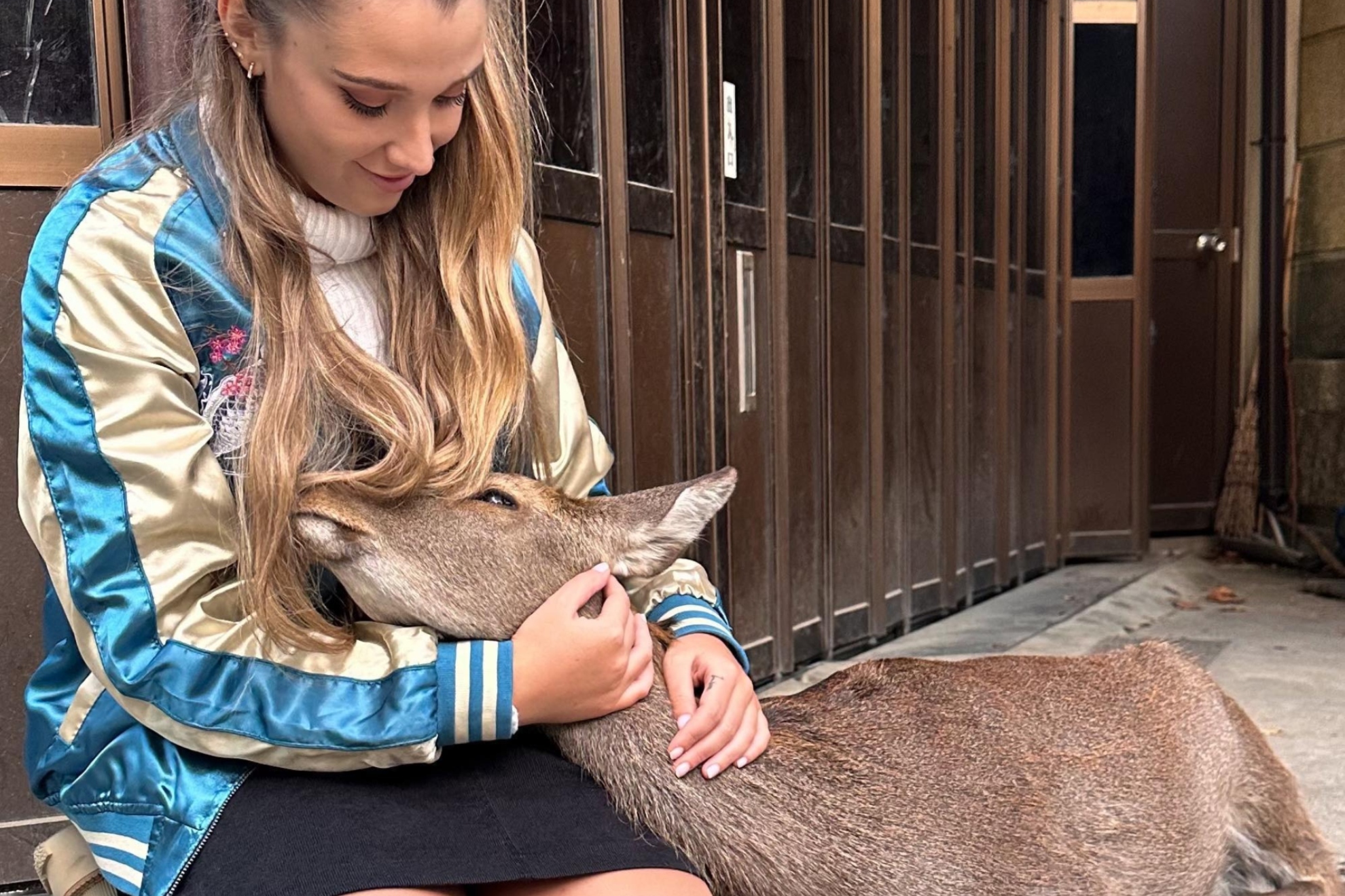 Su vida cambió por completo tras acariciar a un ciervo en un viaje a Japón