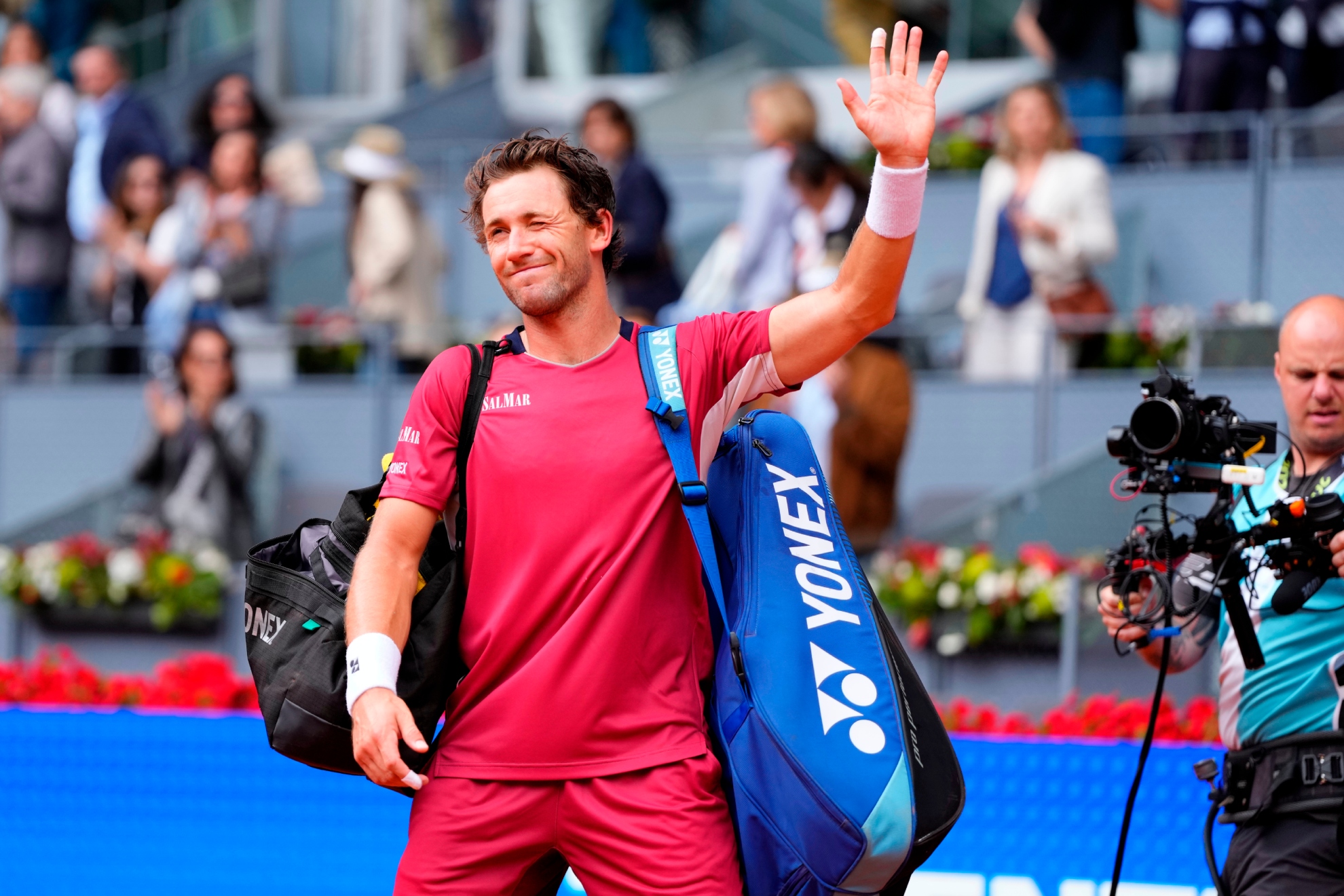 Ruud saluda a la grada de la Manolo Santana.