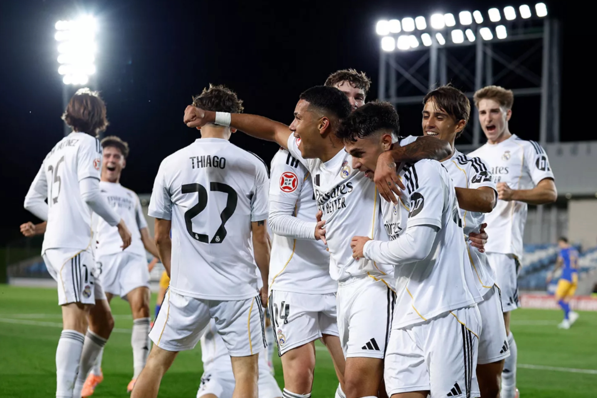 Los jugadores del Castilla celebran un gol.