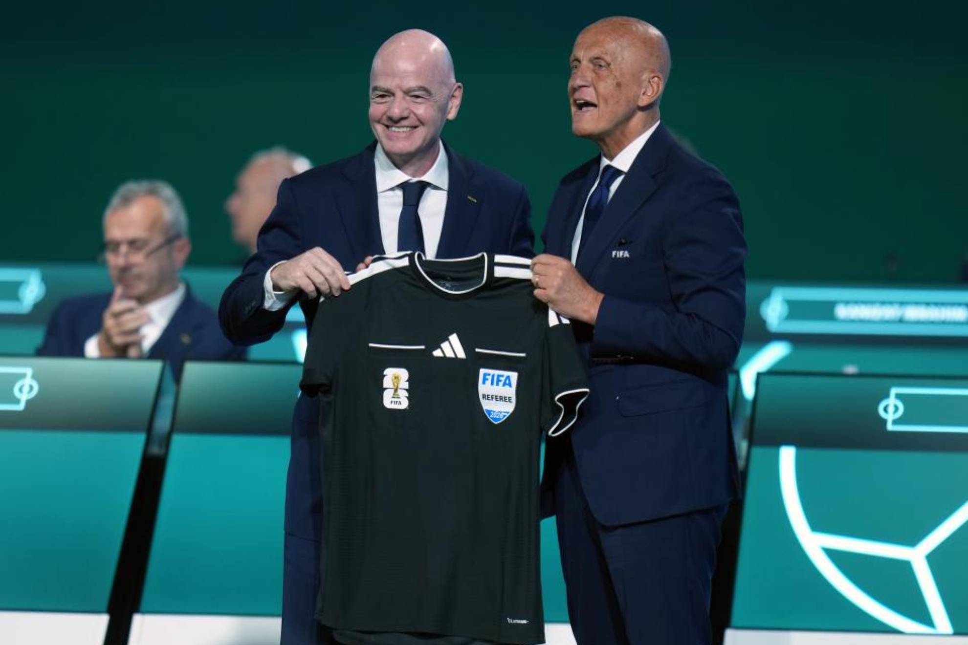 Infantino, junto a Pierluigi Collina en el Congreso de la FIFA