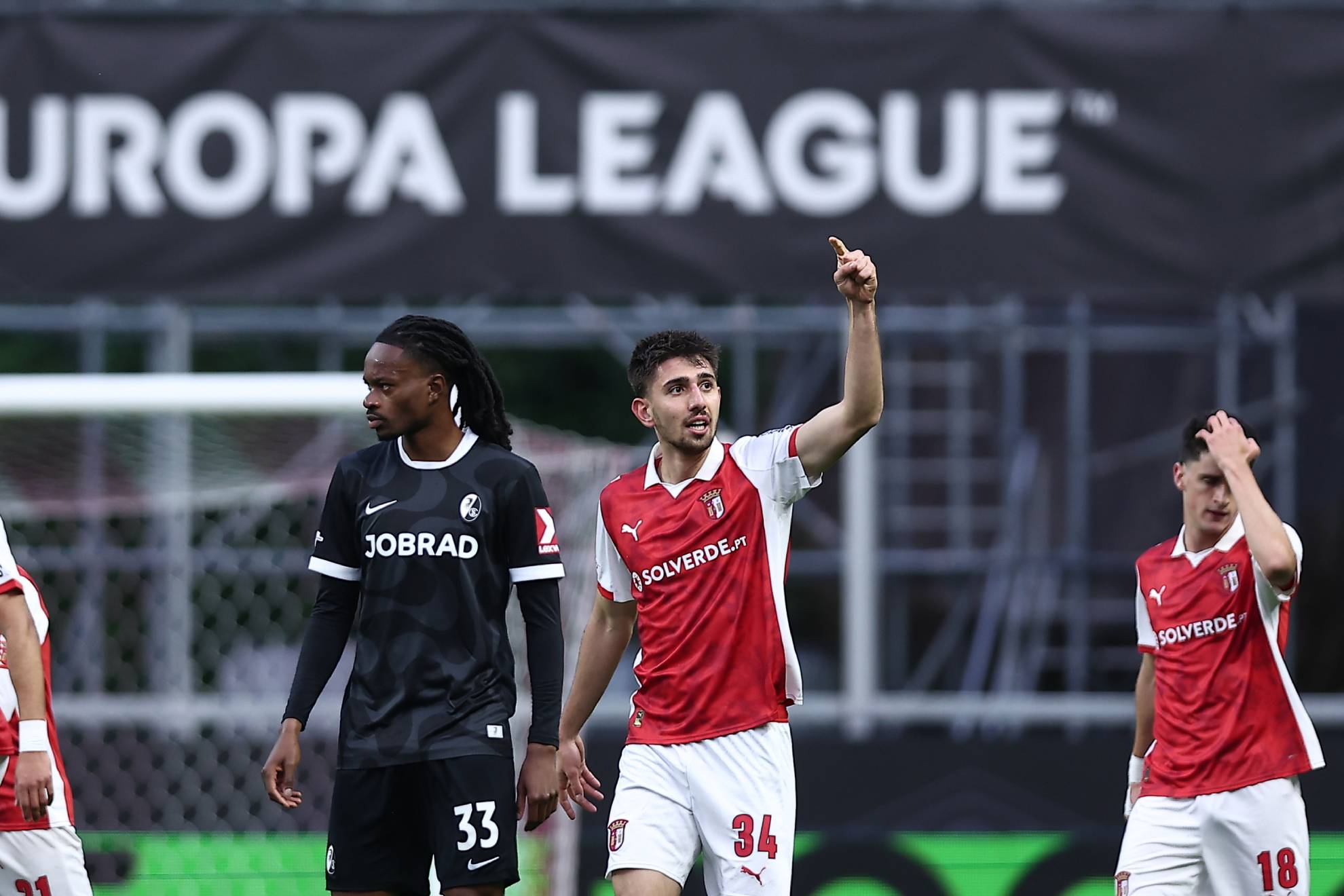 Tiknaz celebrando el primer gol del Braga contra el Friburgo.