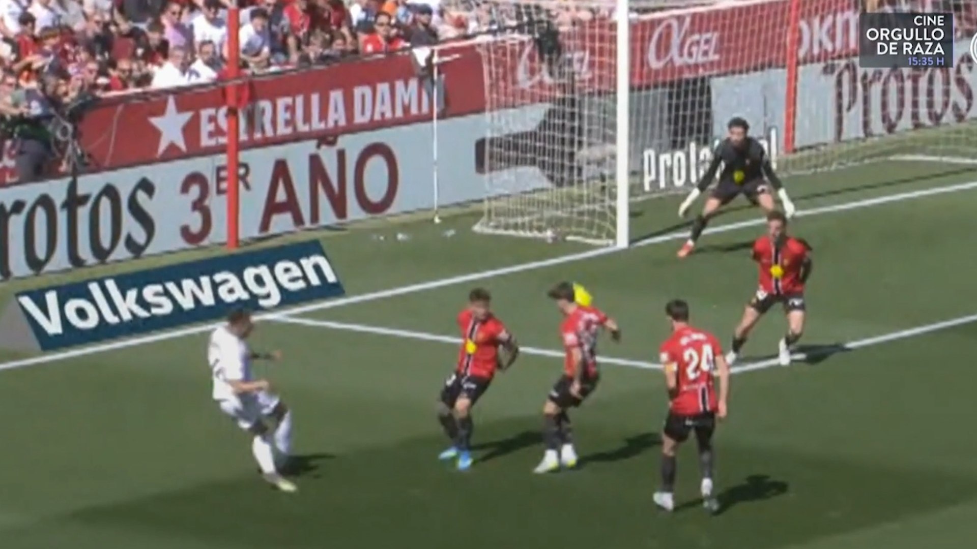 Nuevo vídeo del canal oficial del club blanco comparando el penalti señalado al Atlético con los no pitados a los blancos ante Betis y Mallorca