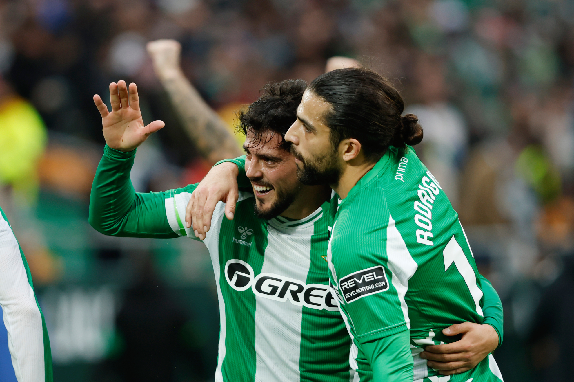 Fornals y Ricardo celebran el gol del centrocampista ante el Valencia.