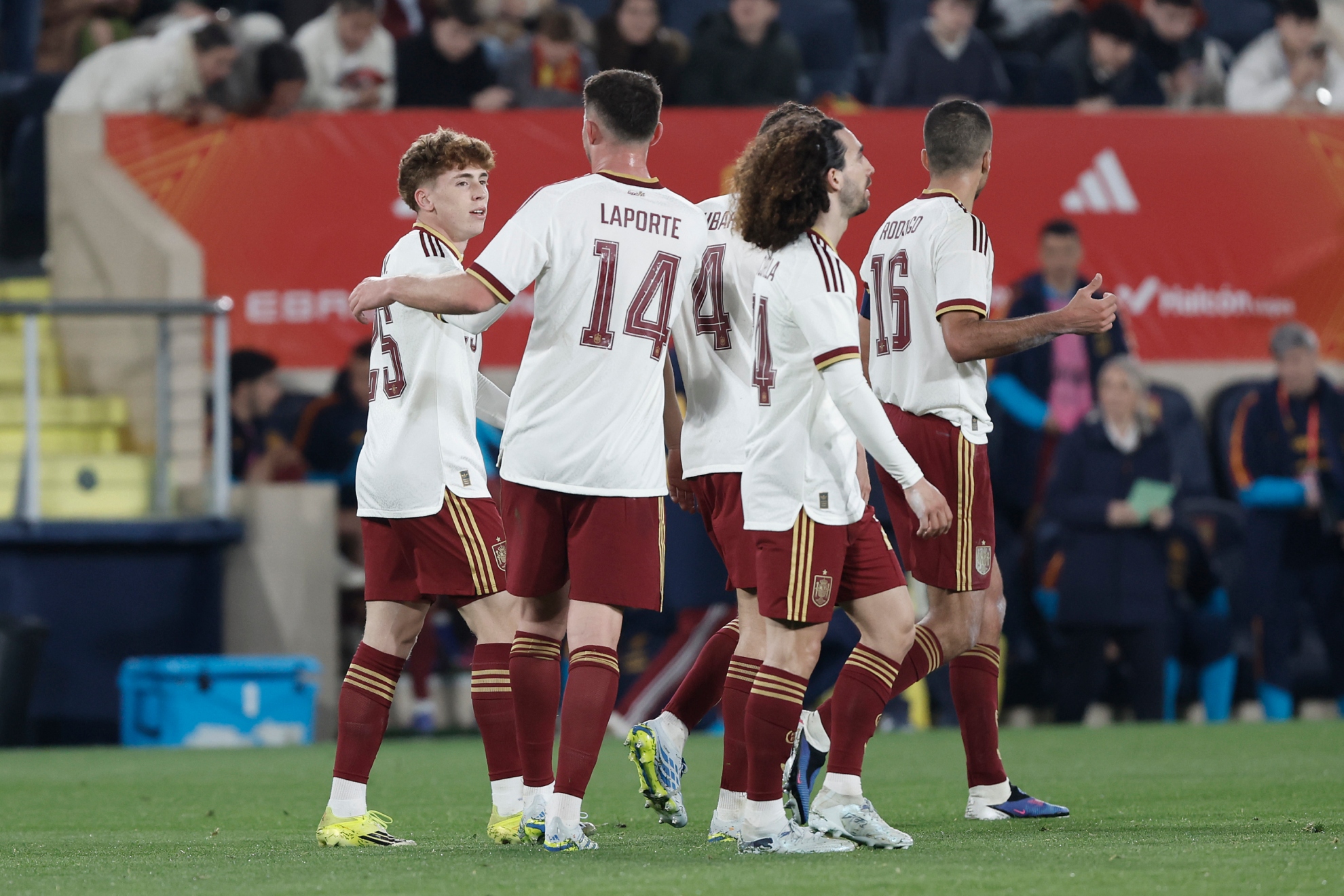 Futbolistas de la selección española en el encuentro ante Serbia.