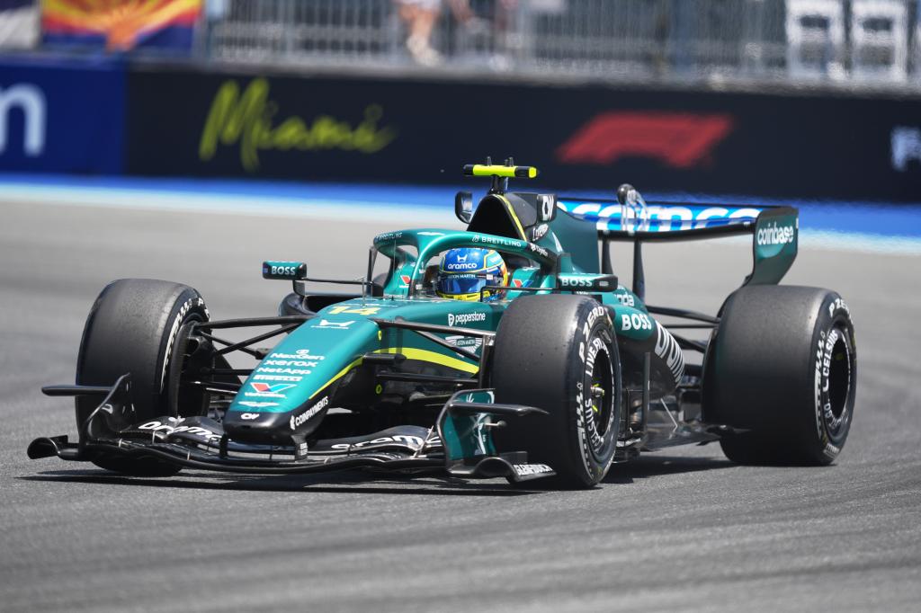 Fernando Alonso, con el AMR26, en el GP de Miami.