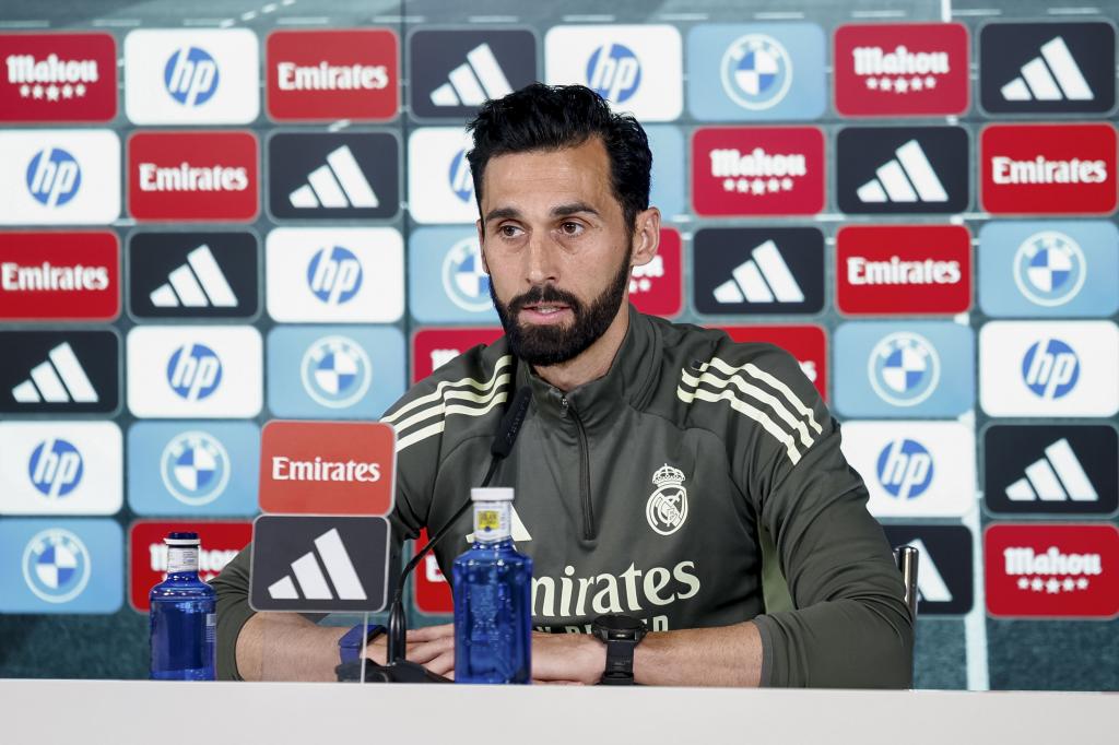 Arbeloa durante una rueda de prensa en Valdebebas.