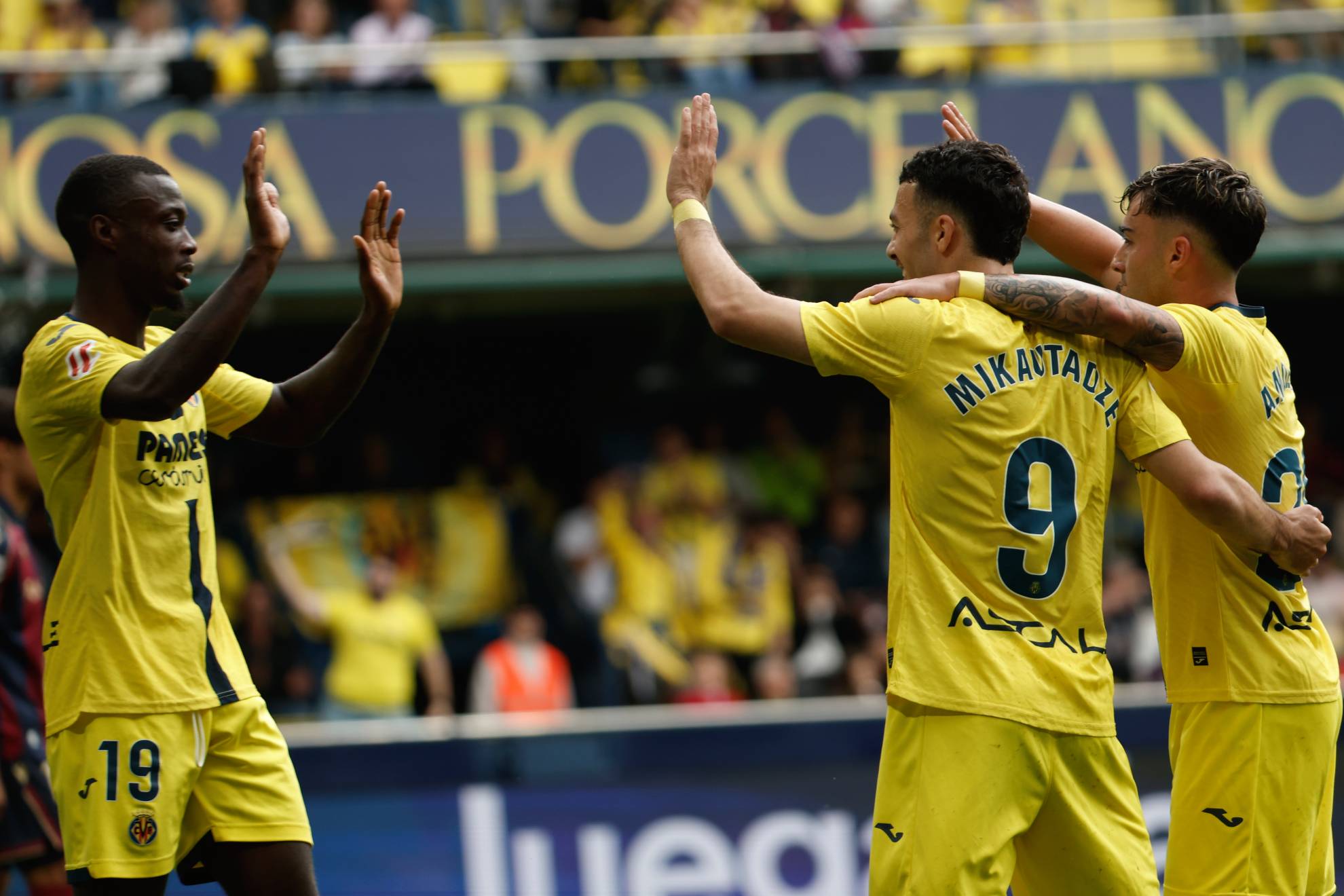 El Villarreal celebra uno de sus goles al Levante.