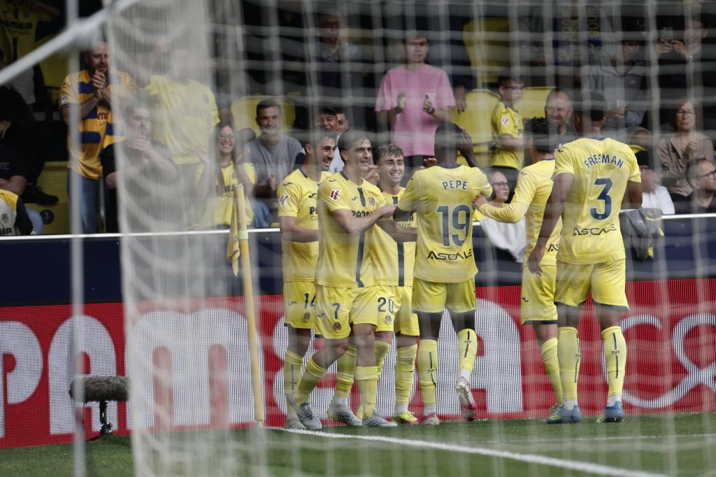 Alberto Moleiro, celebra su gol contra el Levante, durante el partido de la jornada 34 de LaLiga EA Sports entre el Villarreal y el Levante