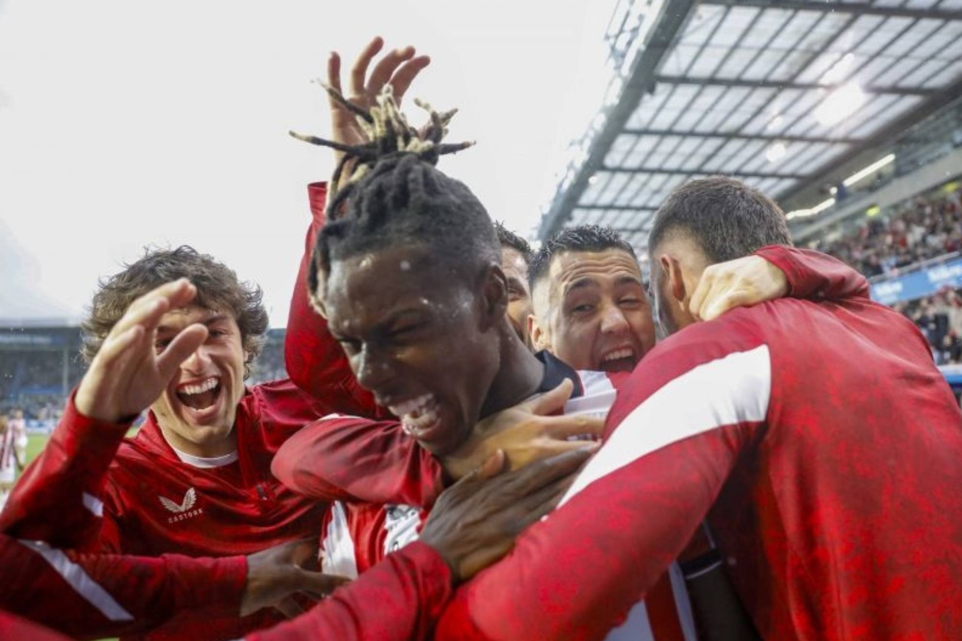 Nico Williams celebra uno de sus goles.