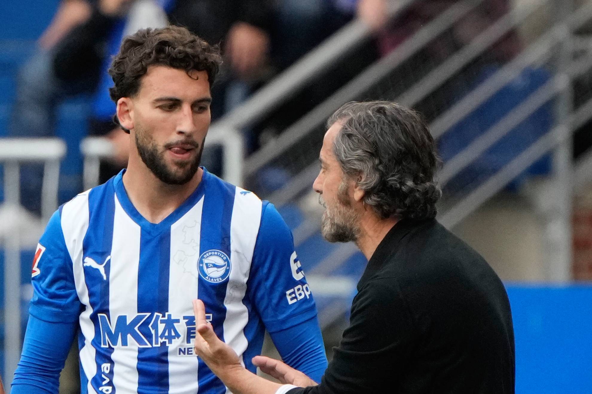 Quique Sánchez Flores, conversa con Víctor Parada.