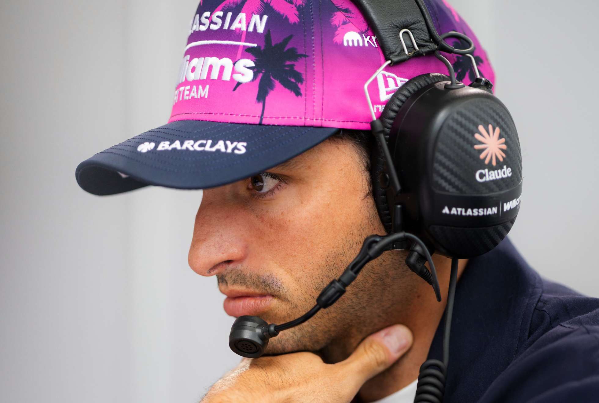 Carlos Sainz, en el box de Williams en el GP de Miami 2026.
