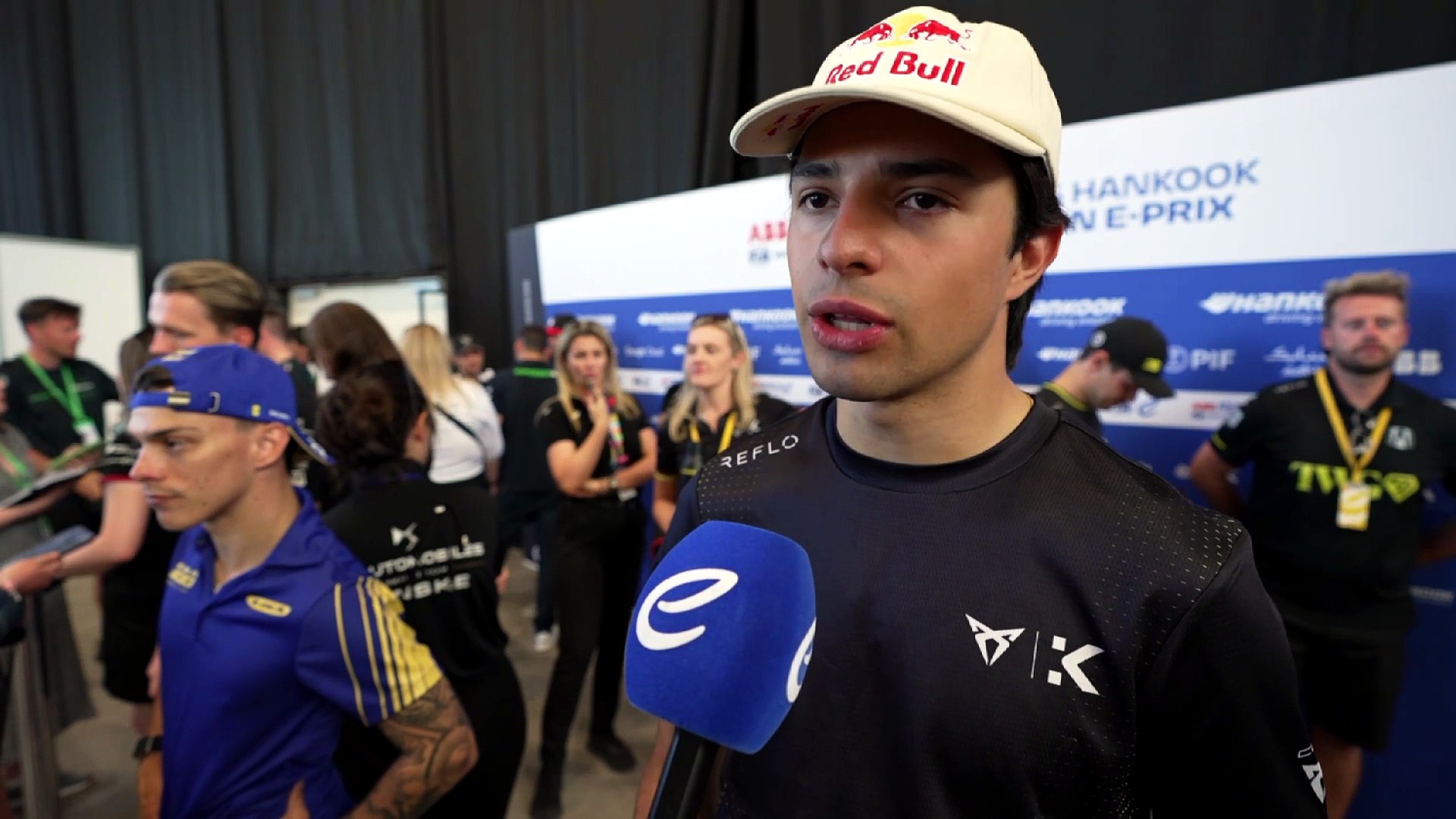 Martí ya ha superado en la clasificación general a su compañero, Dan Ticktum