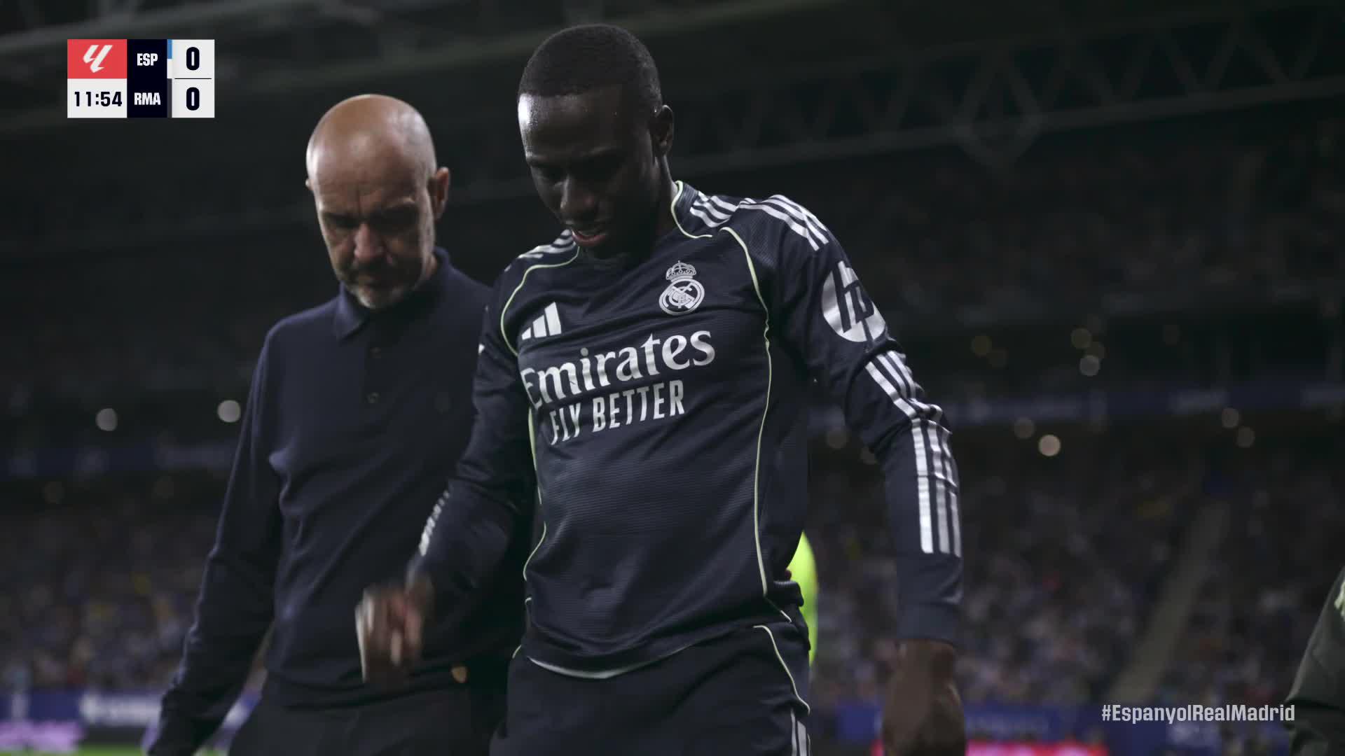 Vinicius mantiene vivo al Real Madrid con un doblete que aplaza el alirón del Barcelona — image 4