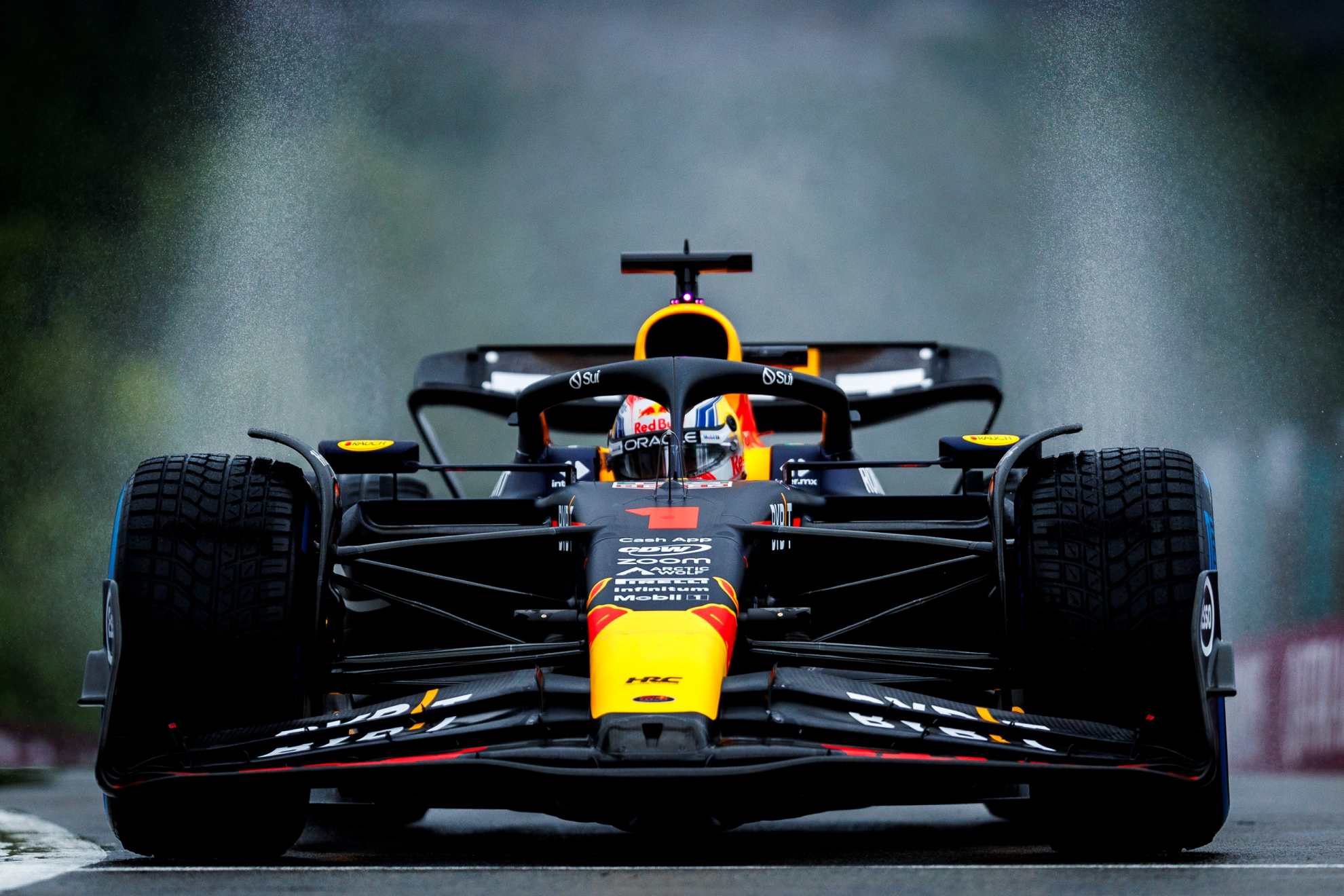 Verstappen, en lluvia, en una imagen de 2025.
