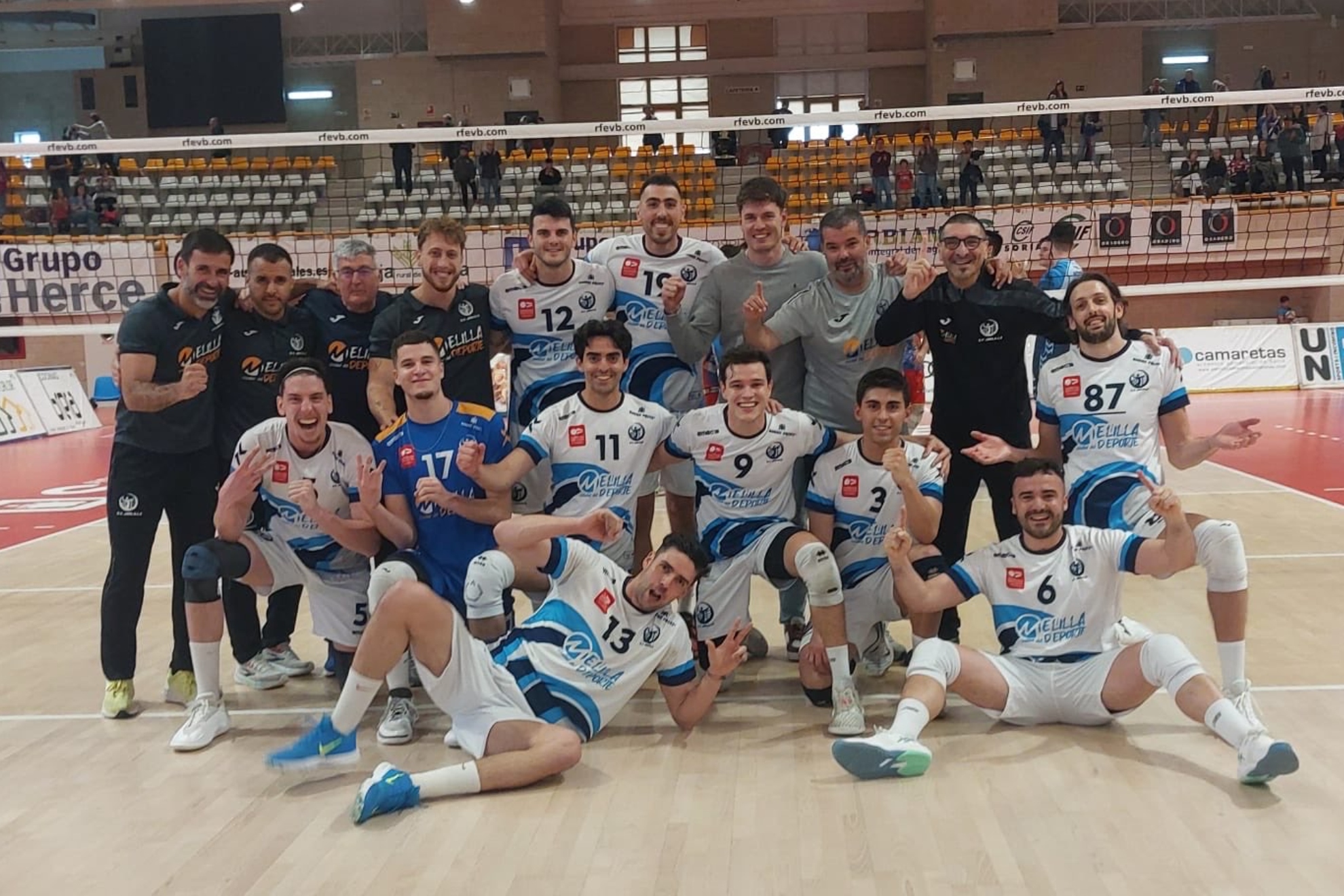 Los jugadores del Melilla celebran el pase a la final de la SuperLiga.