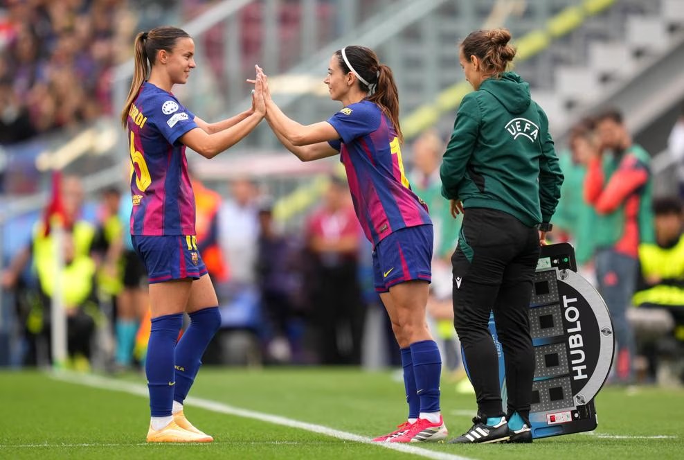 Aitana Bonmatí sustituye a Clara Serrajordi en un partido del Barça femenino que hoy juga la final de la Champions 2026