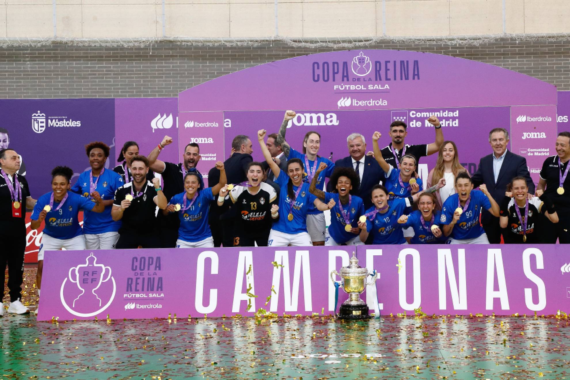Melilla Ciudad del Deporte celebra el título en el pabellón Pau 4 Móstoles Sur
