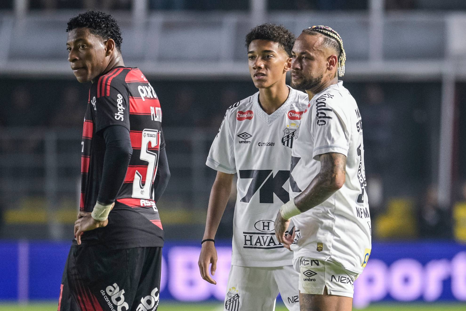 Neymar y el hijo de Robinho, juntos en Santos.