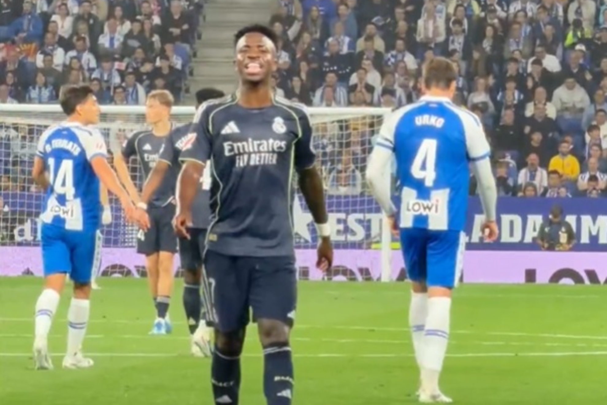La reacción de Vinicius a los cánticos de "balón de playa"