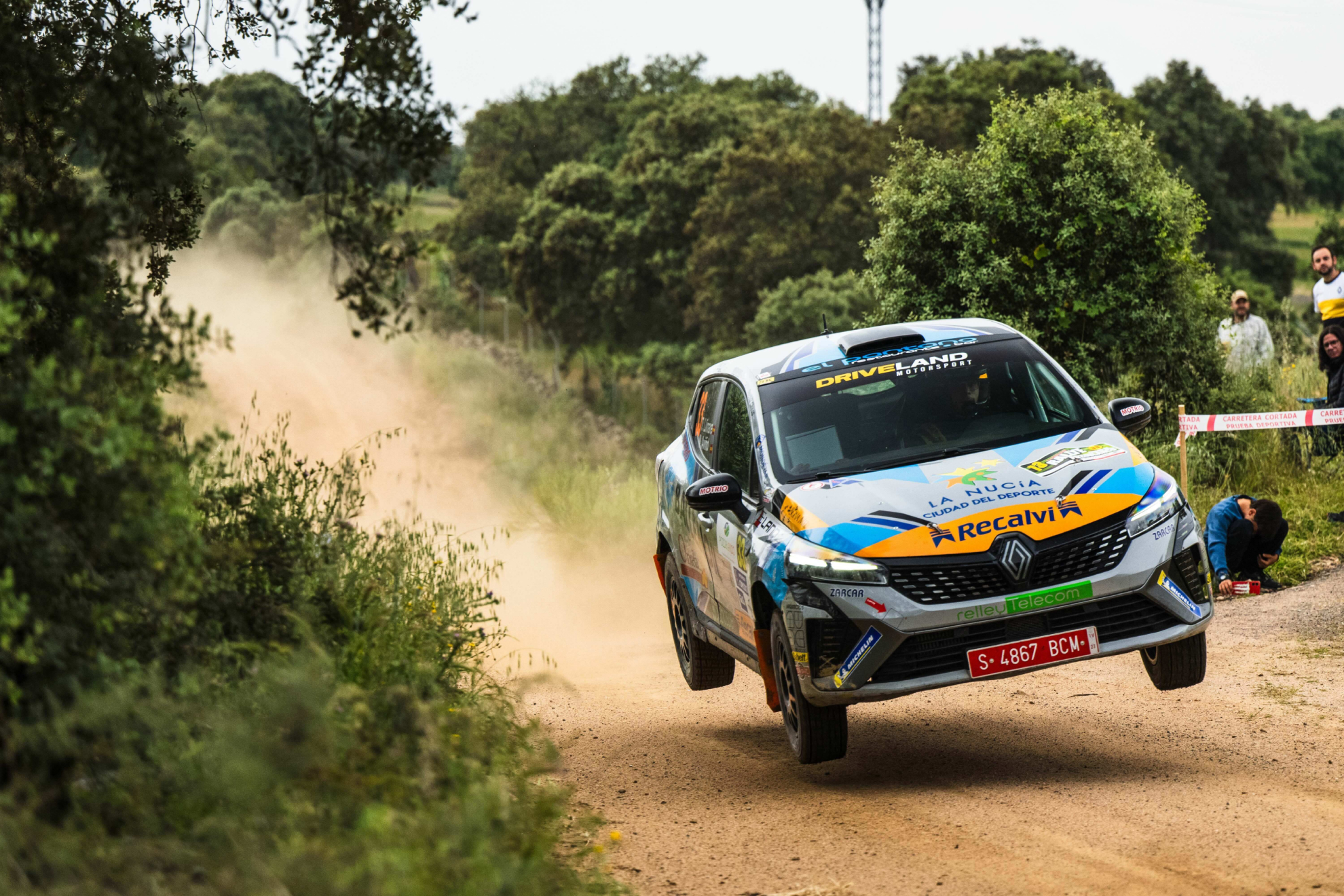 Tomás Llinares volando con su Renault Clio Rally5 en Pozoblanco.