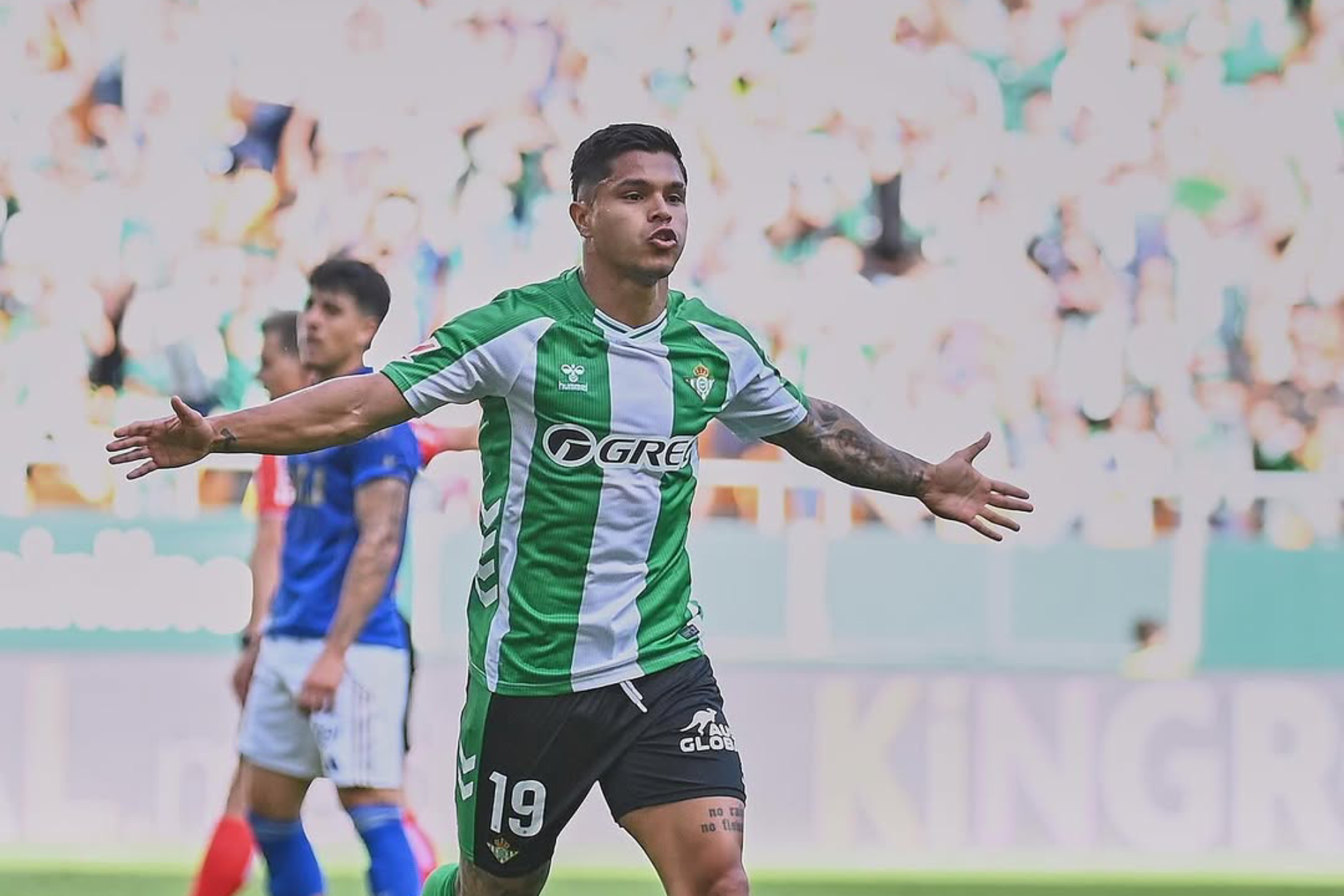 Cucho Hernández acelera hacia su récord con un doblete que impulsa al Betis en la lucha europea — image 2