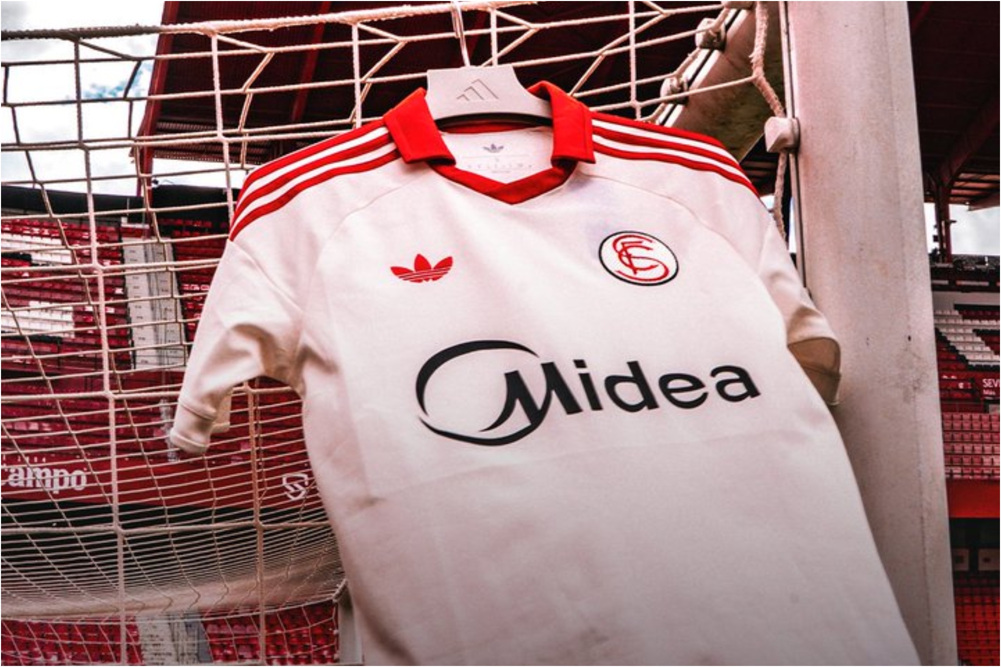 Camiseta retro del Sevilla.
