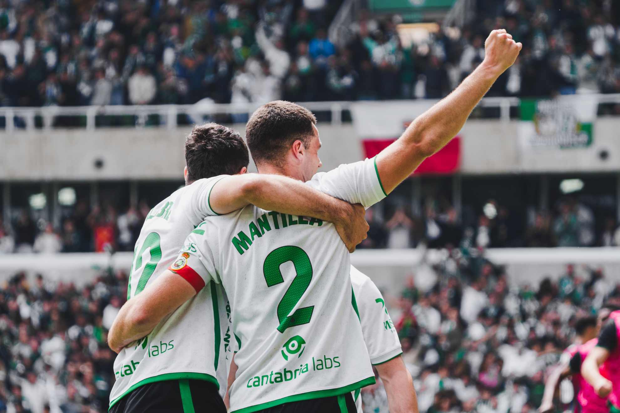 El Racing de Santander remonta al Huesca y se acerca al ascenso a Primera División — image 3