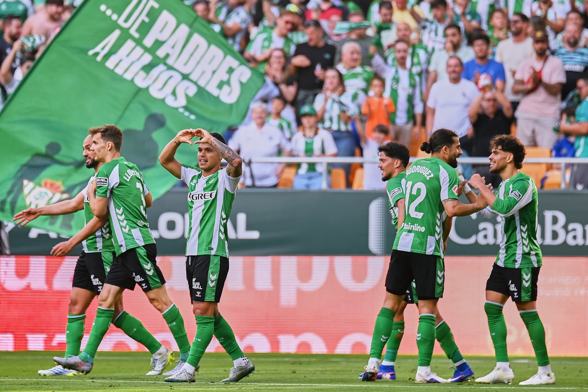 Cucho Hernández acelera hacia su récord con un doblete que impulsa al Betis en la lucha europea — image 3