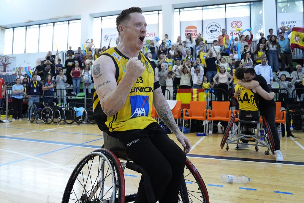 Terry Bywater celebra la conquista de la Champions ante Thuringia Bulls.