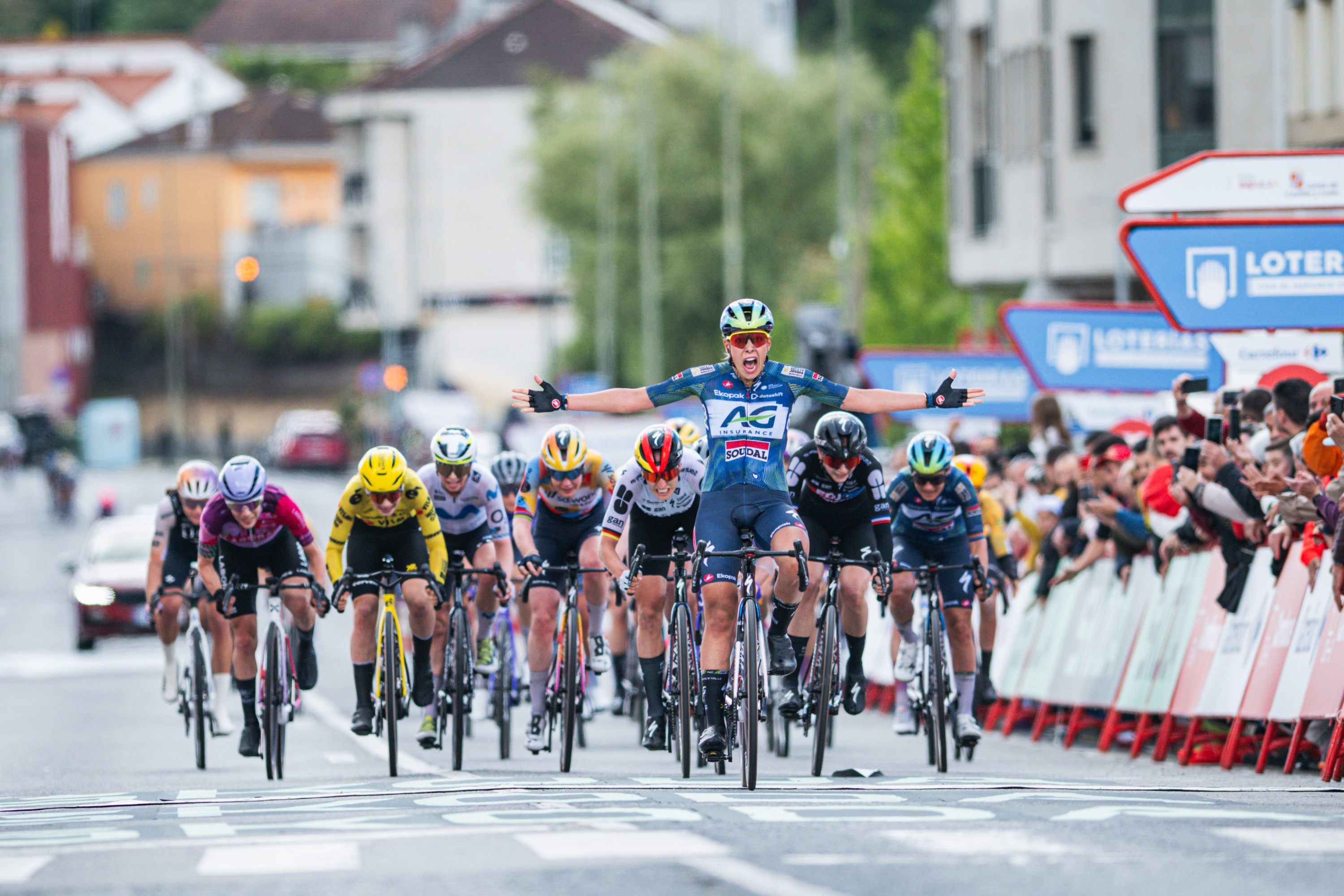 Shari Bossuyt gana la 2ª etapa de La Vuelta Femenina