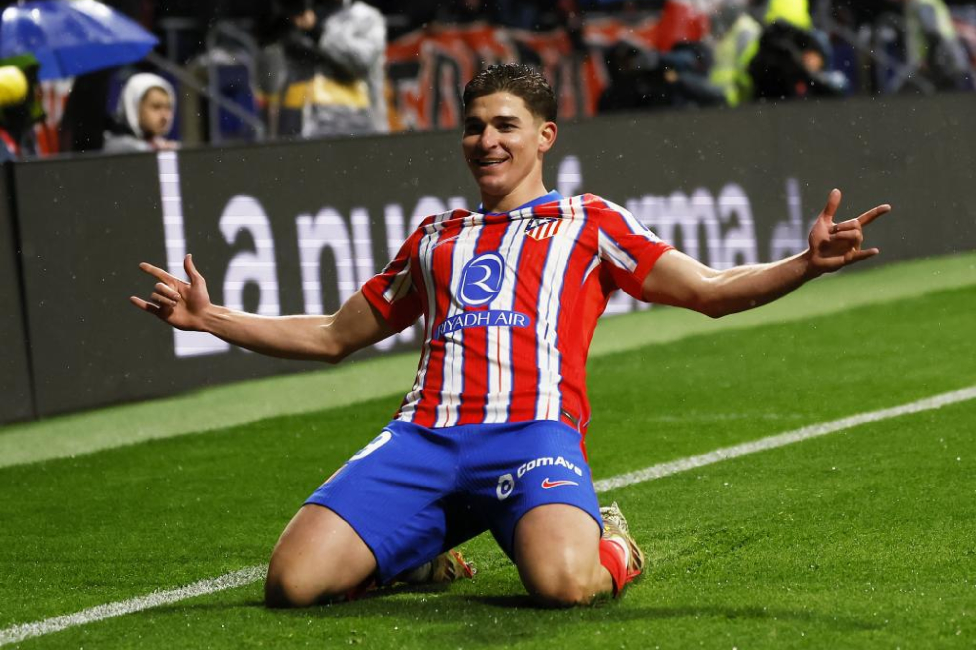 Julián Álvarez celebrates a goal with Atlético.