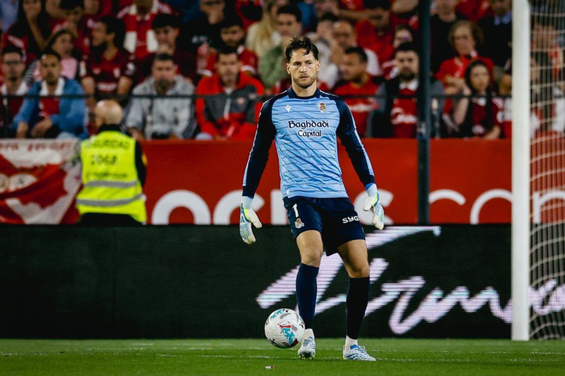 Álex Remiro,, durante el encuentro contra el Sevilla en el Pizjuán.