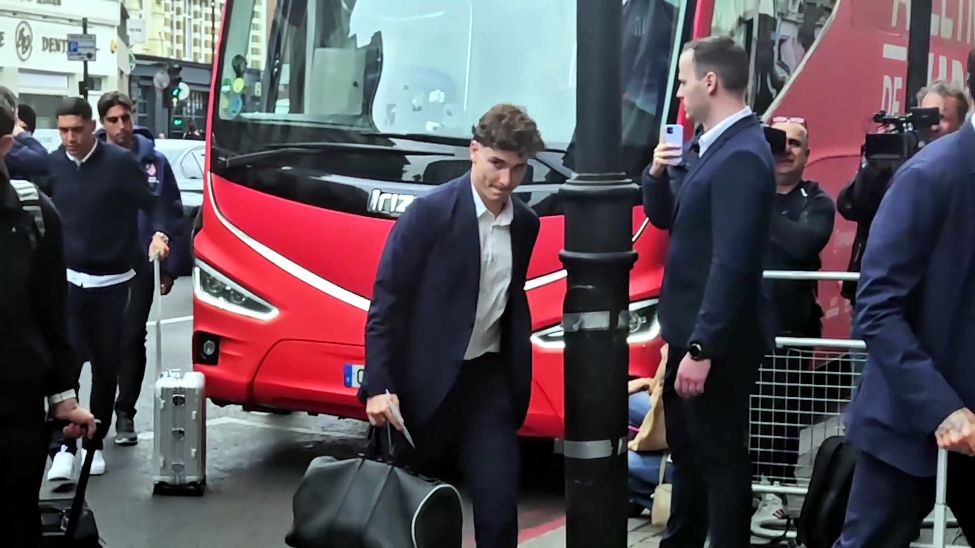 El Atlético ya está en su hotel de concentración en Londres...con una hora de retraso