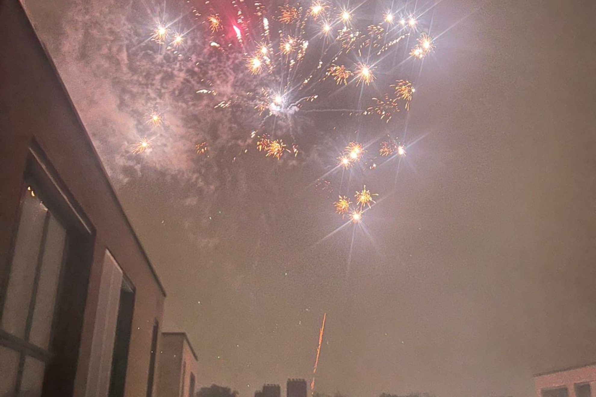 FUEGOS ARTIFICIALES JUNTO AL HOTEL DEL ATLÉTICO.
