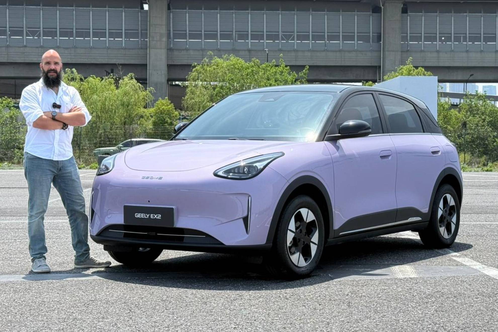 El E2 se conoce en China como Geely EX2.