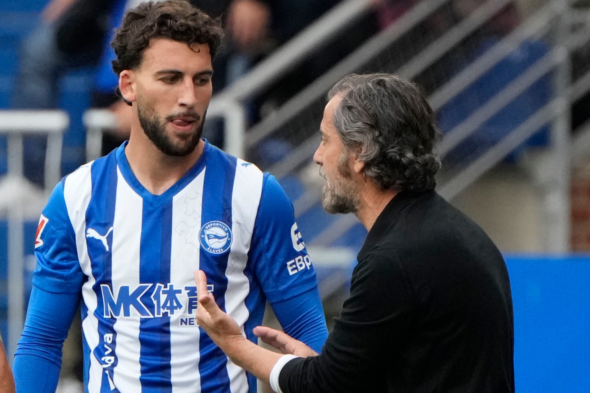 Parada y Quique, charlando en el partido ante el Athletic.