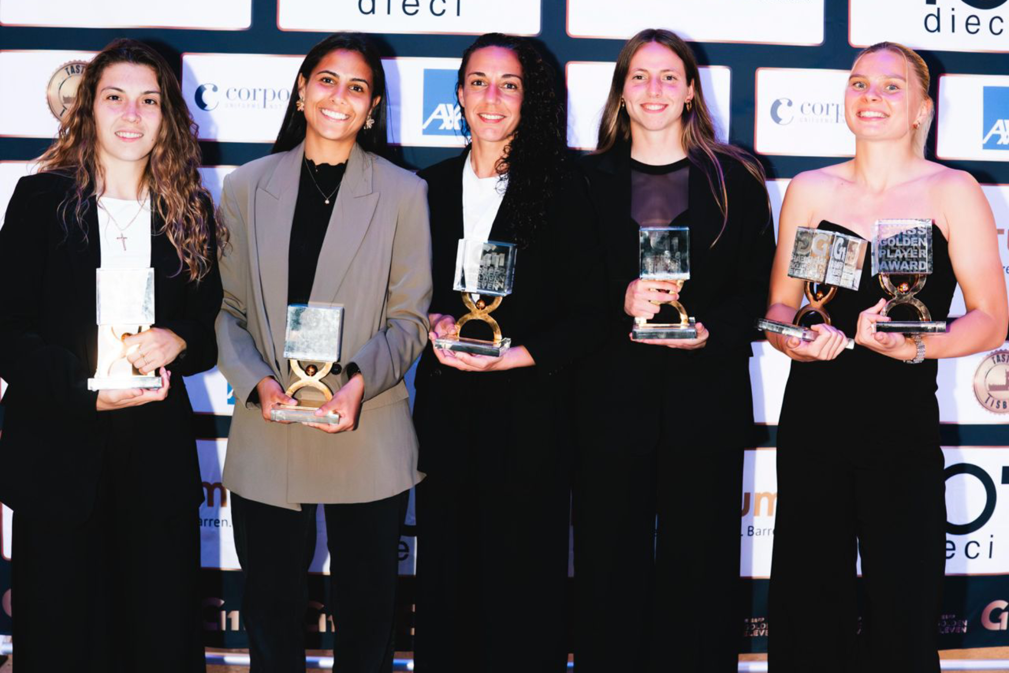 Asunción, Daina, Paula, Enith y Simonsson, jugadoras del Servette