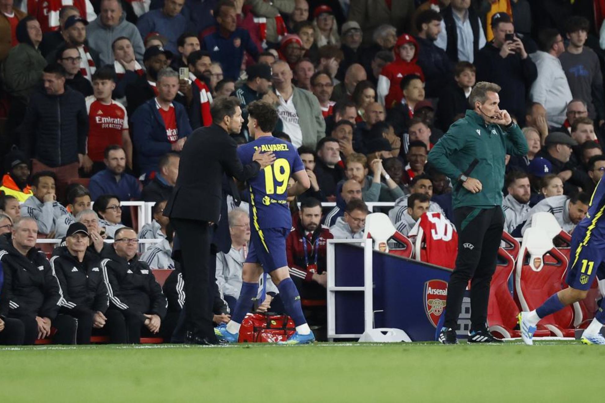 Simeone, ante el Arsenal.