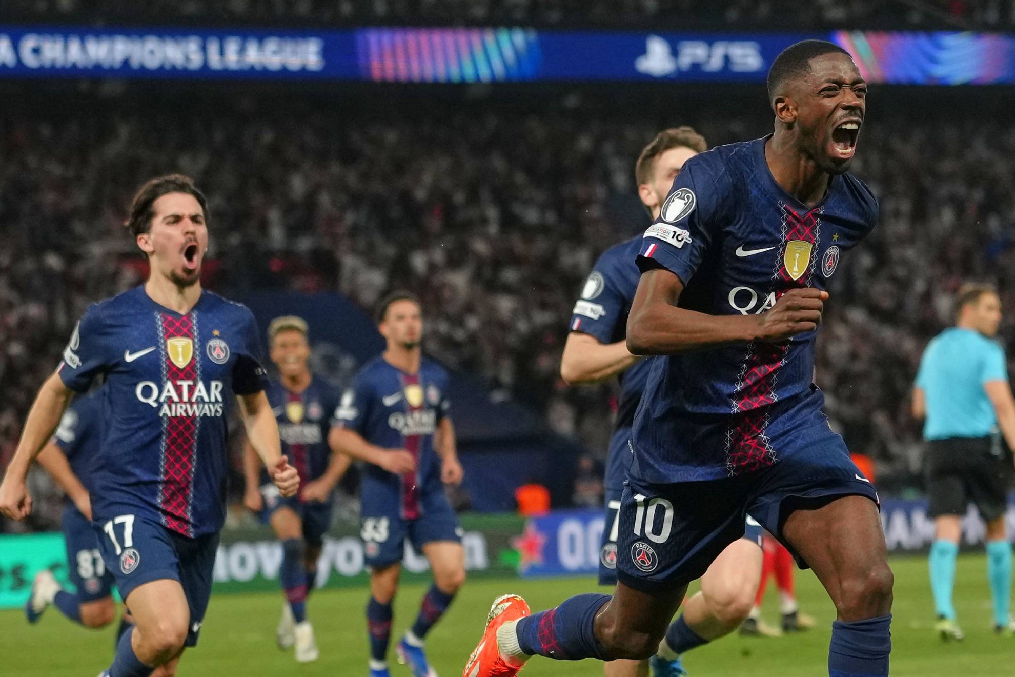 Ousmane Dembélé celebra luego de anotar el tercer gol del Paris Saint-Germain en la victoria 5-4 ante Bayern Múnich en la ida de las semifinales de la Liga de Campeones, el martes 28 de abril de 2026, en París. (AP Foto/Aurelien Morissard)
