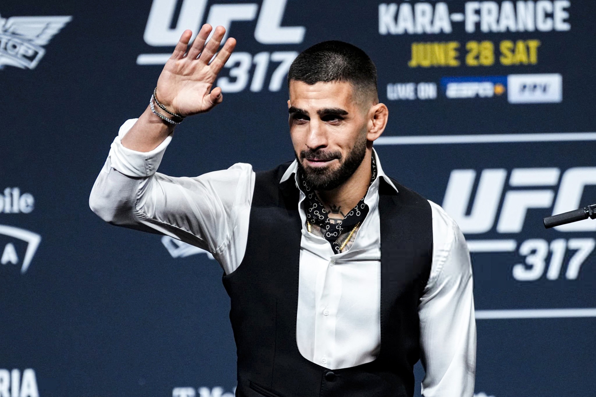 Ilia Topuria, en la rueda de prensa previa a UFC 317.