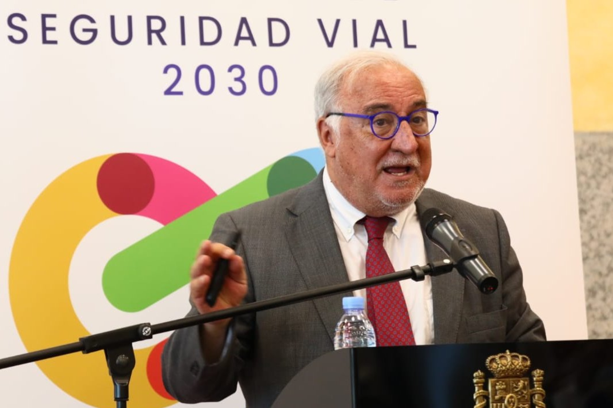 Pere Navarro sigue defendiendo la implantación de la baliza V-16