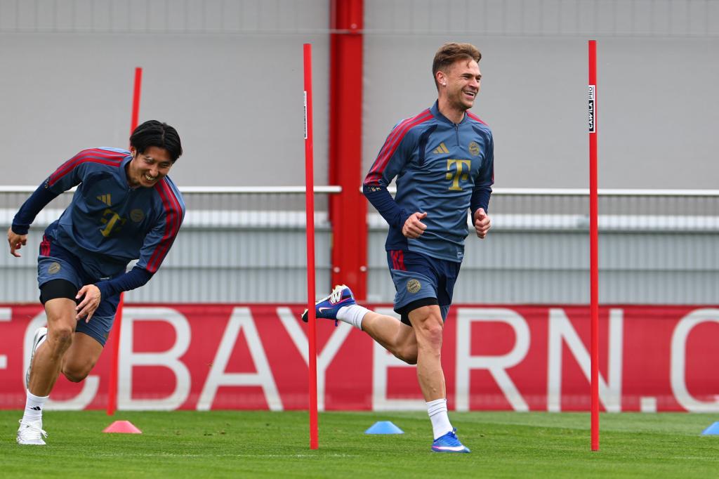 Hiroki Ito and Joshua Kimmich, with earrings in their ears.