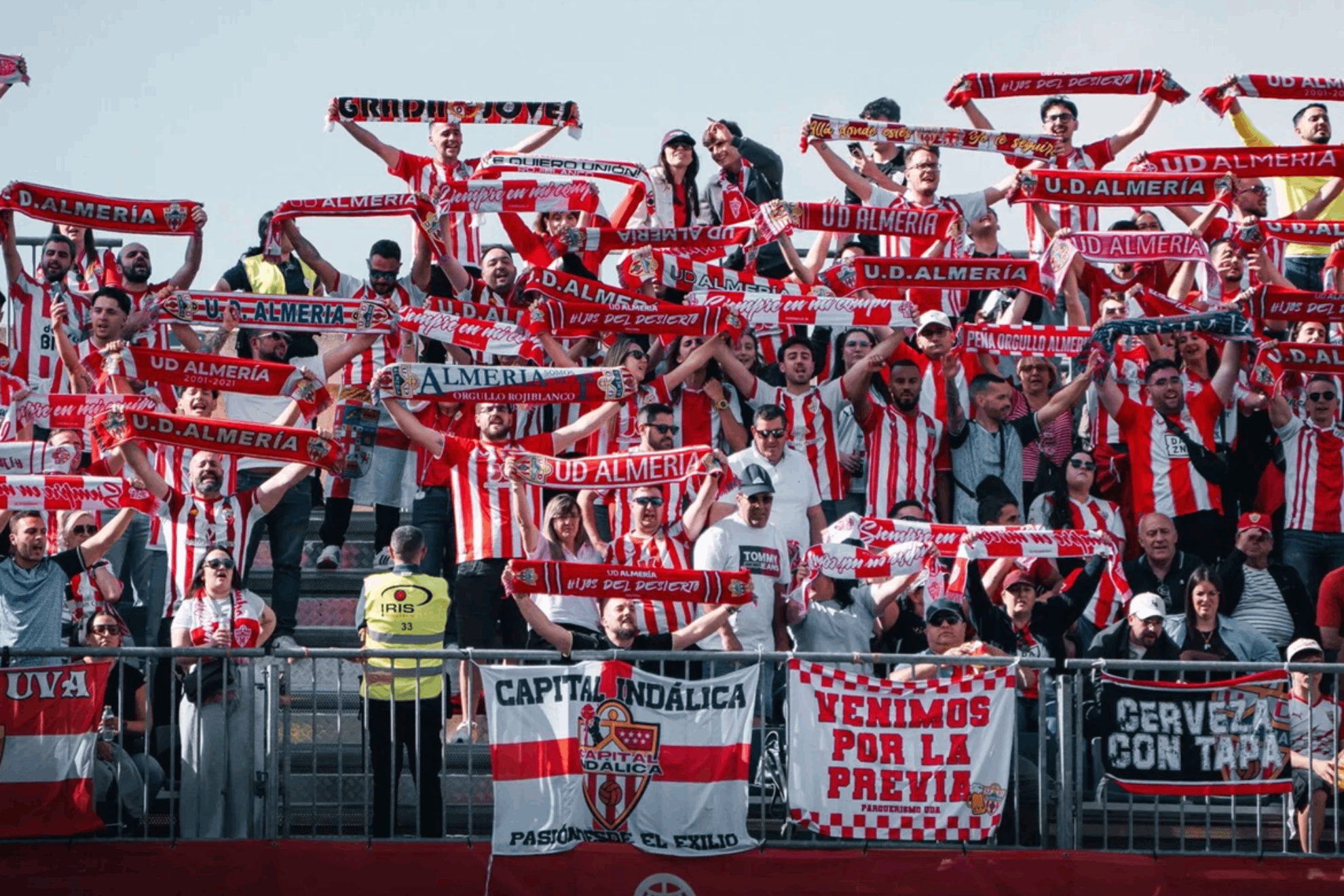 Afición del Almería en Granada