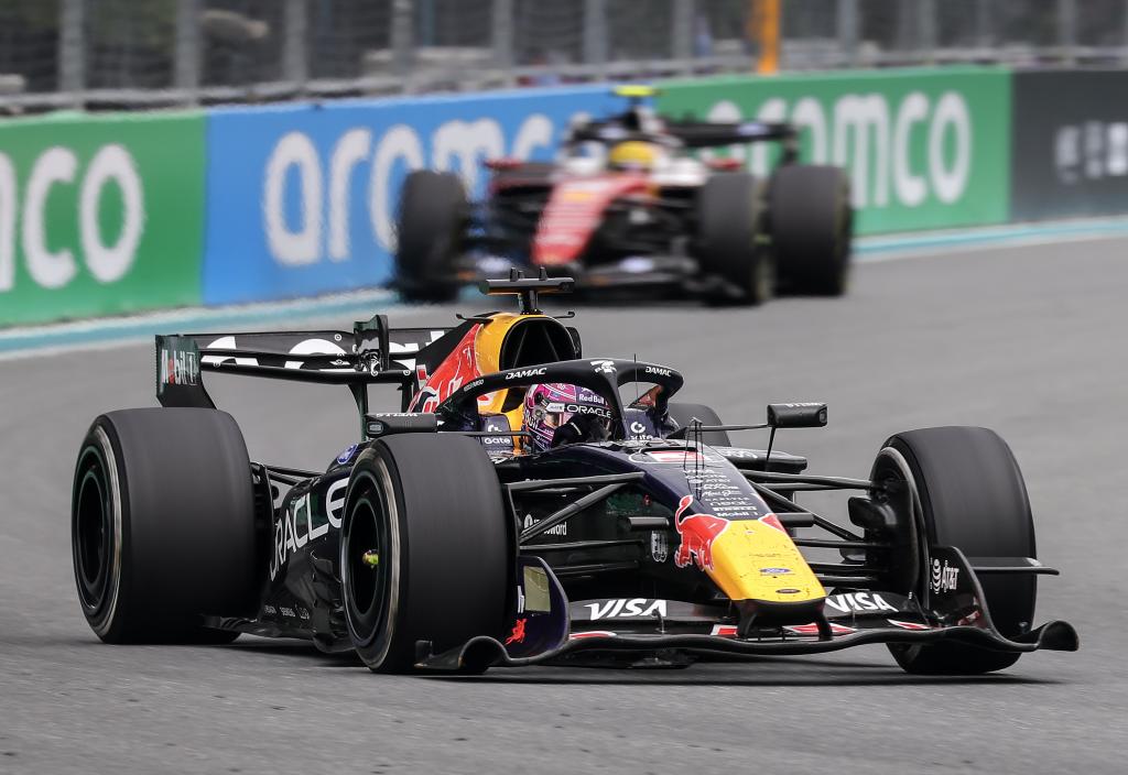 Verstappen, por delante de Hamilton en el GP de Miami.