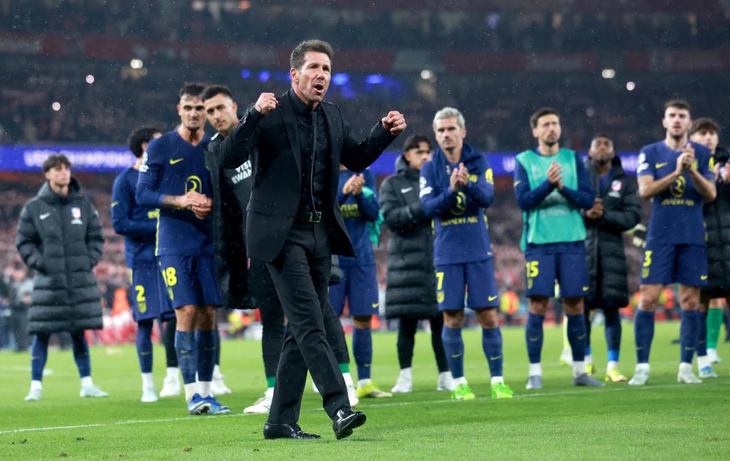 Simeone aplaude a sus fans en Londres
